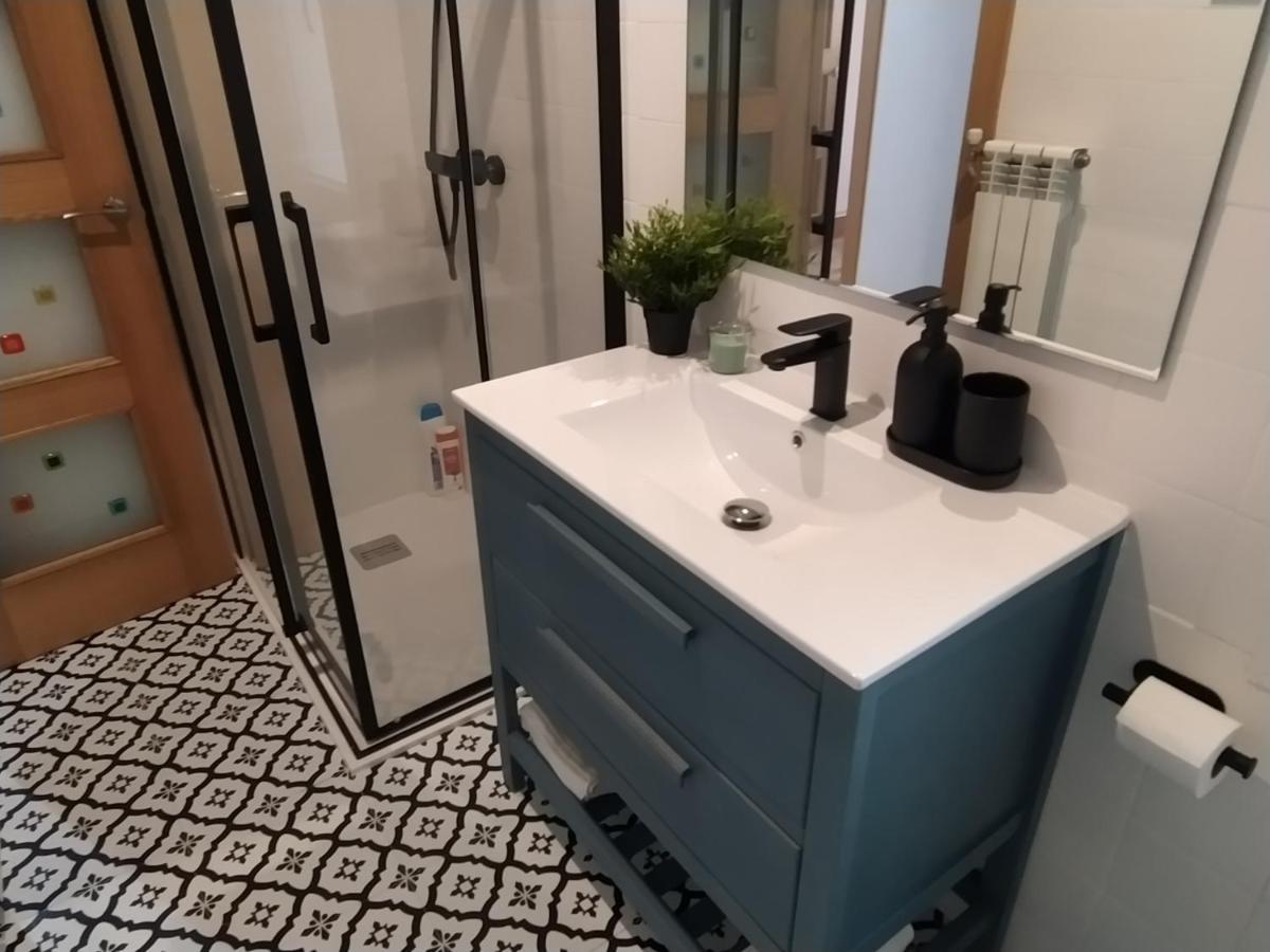Apartamento De 120M2 Al Lado De Cabarceno Saron Bagian luar foto