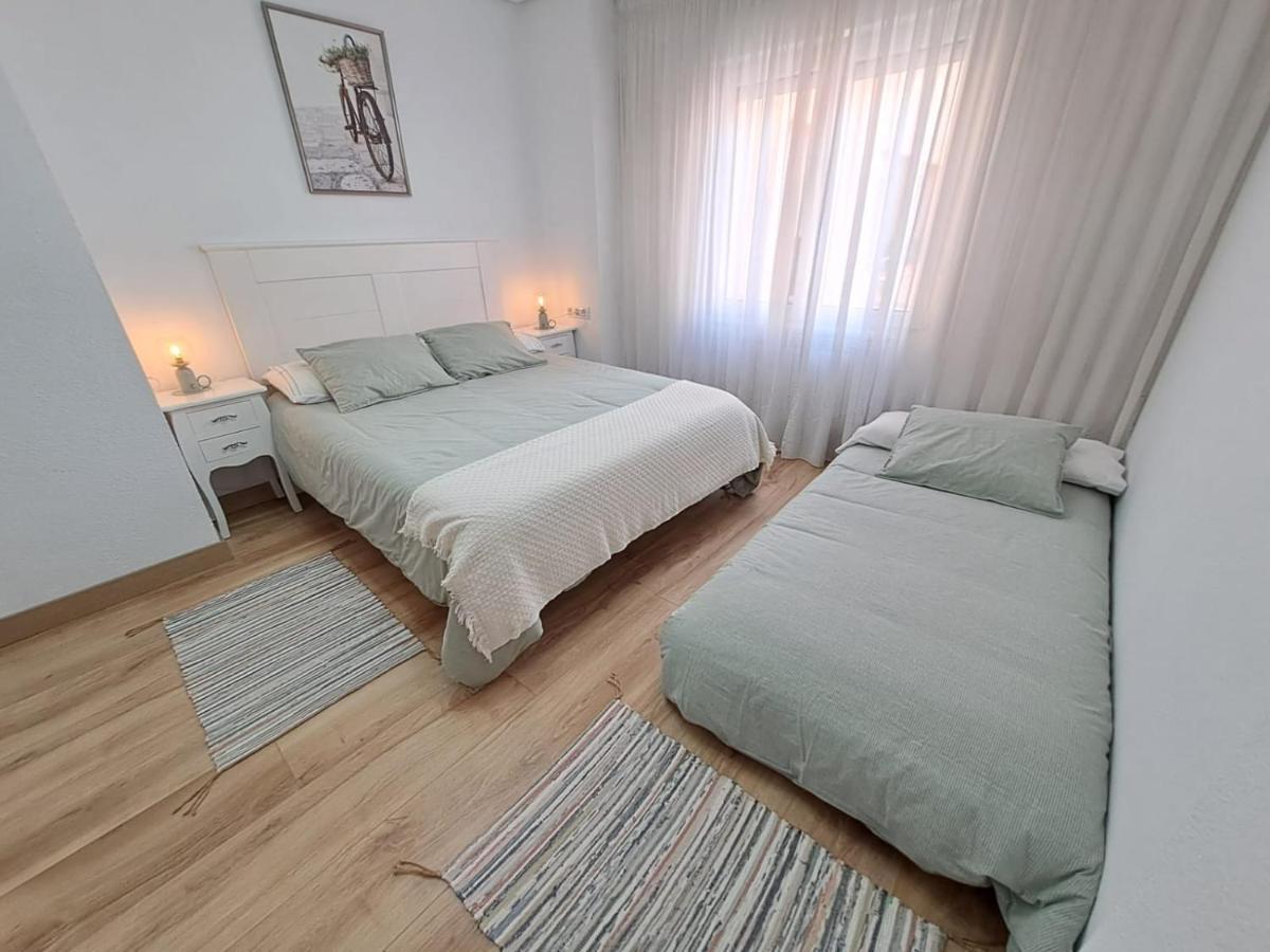 Apartamento De 120M2 Al Lado De Cabarceno Saron Bagian luar foto