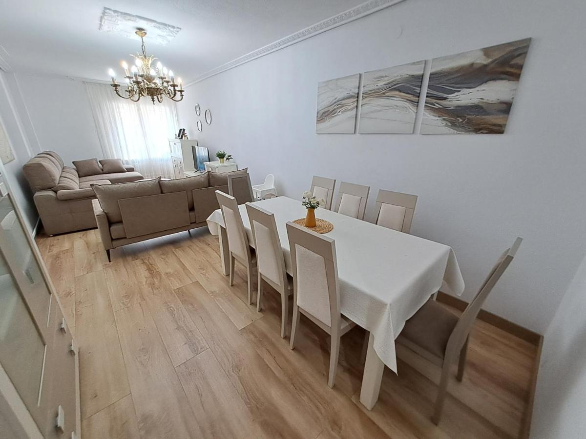 Apartamento De 120M2 Al Lado De Cabarceno Saron Bagian luar foto