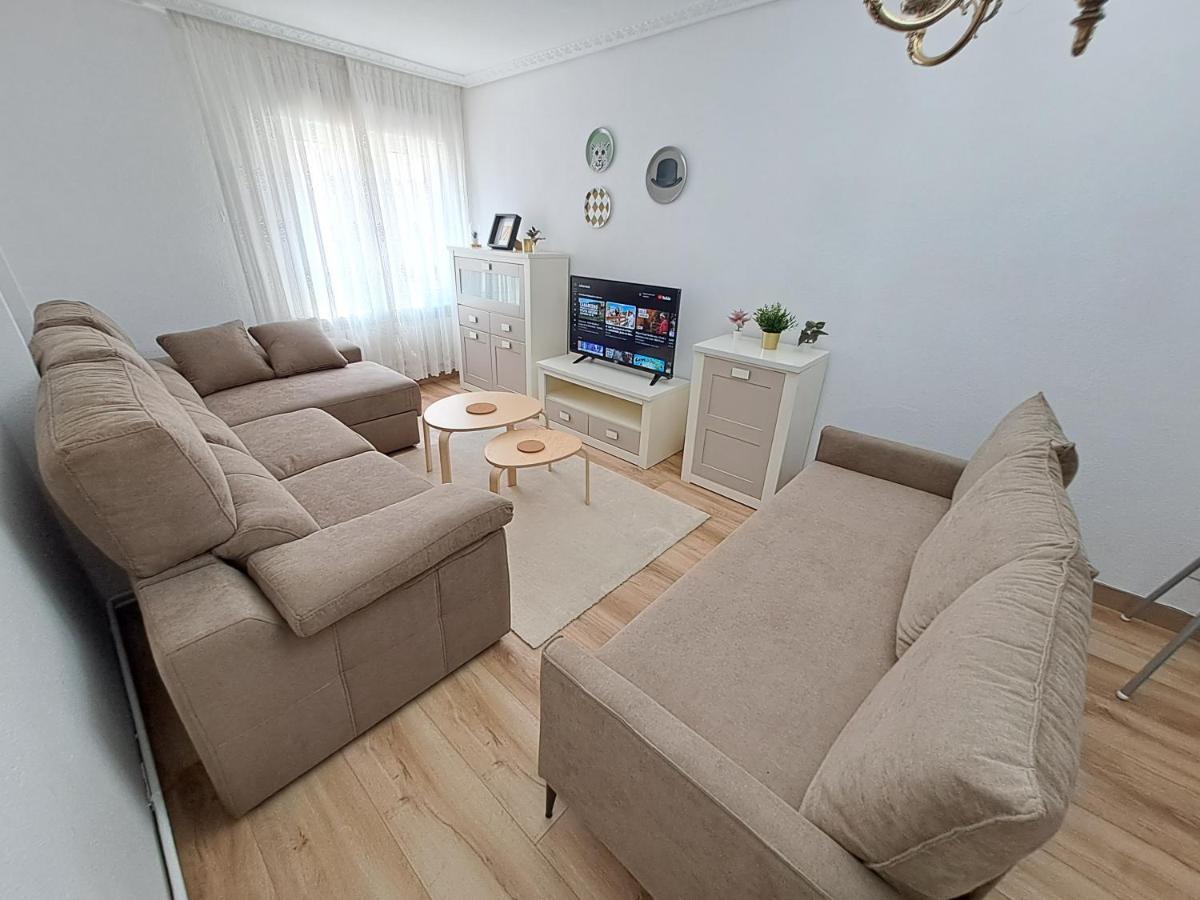 Apartamento De 120M2 Al Lado De Cabarceno Saron Bagian luar foto
